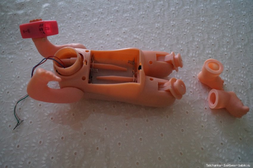 Третья выписка апреля паяем разрыв на плечах Паяем ножку Восстанавливаем кудряшки Нейрохируг лечил малышку