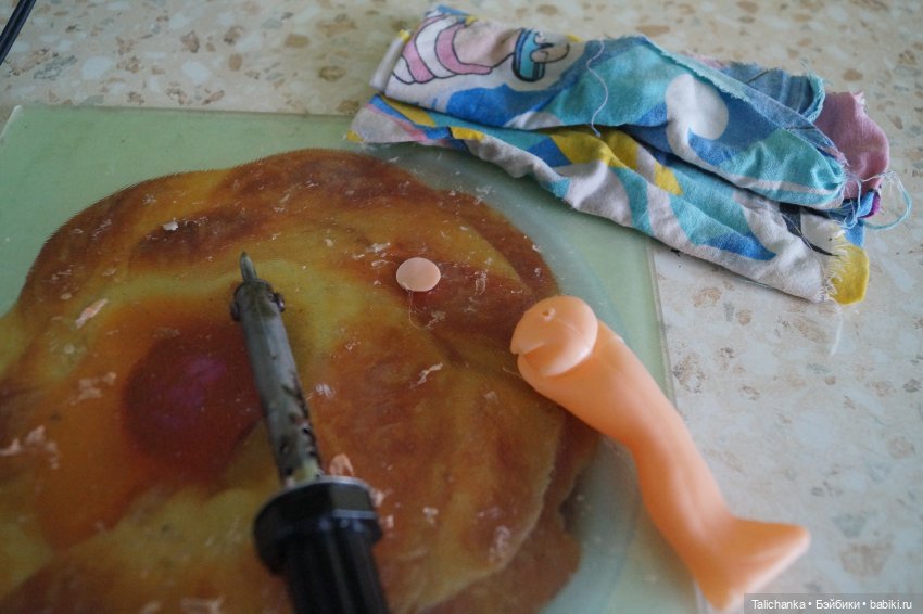 Третья выписка апреля паяем разрыв на плечах Паяем ножку Восстанавливаем кудряшки Нейрохируг лечил малышку