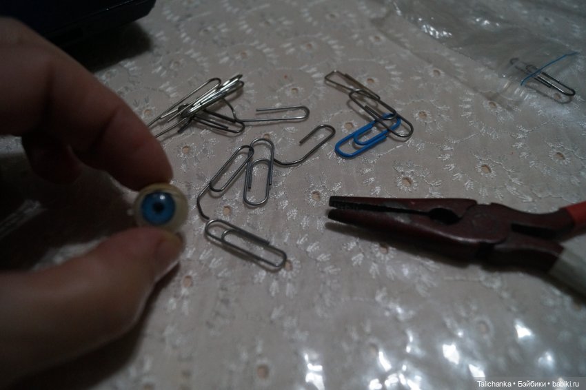 Четвёртая выписка ноября Ремонт сломанной ножки фарфорочки Большой ремонт ГДРчика: заклеиваем разрыв рта полный ремонт глаз: