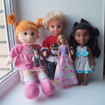 Четвёртая выписка ноября Ремонт сломанной ножки фарфорочки Большой ремонт ГДРчика: заклеиваем разрыв рта полный ремонт глаз: Новый штырёк Новые реснички Красим веки Моана стала красавицей и запела