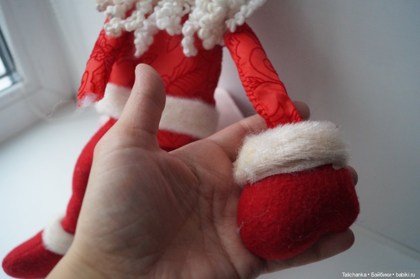 Первая выписка декабря Санта обрёл новые рукавицы Верблюду вернули былую яркую окраску Фарфорочке перетянули резинки Лепим