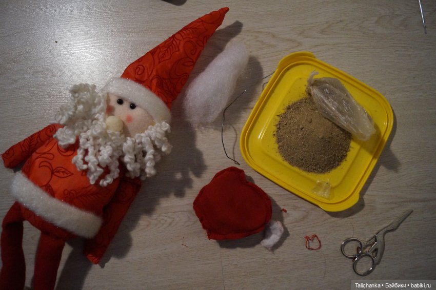 Первая выписка декабря Санта обрёл новые рукавицы Верблюду вернули былую яркую окраску Фарфорочке перетянули резинки Лепим