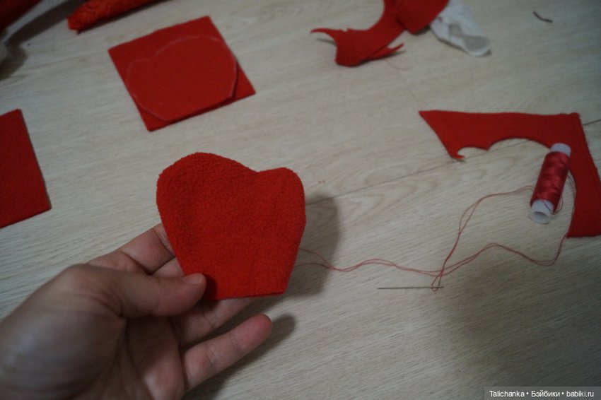 Первая выписка декабря Санта обрёл новые рукавицы Верблюду вернули былую яркую окраску Фарфорочке перетянули резинки Лепим