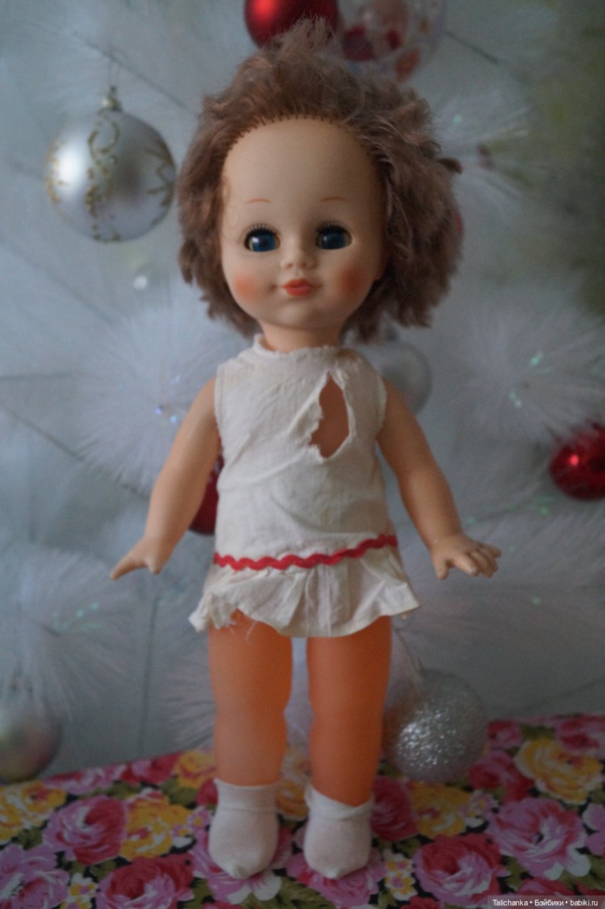 Четвёртая выписка января Паяю ножку ГДРчику и Алёше Ленигрушка Горьковским куколкам поправила волосы и сшила платьица