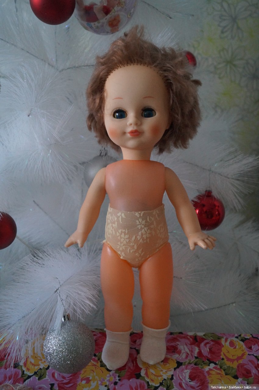 Четвёртая выписка января Паяю ножку ГДРчику и Алёше Ленигрушка Горьковским куколкам поправила волосы и сшила платьица