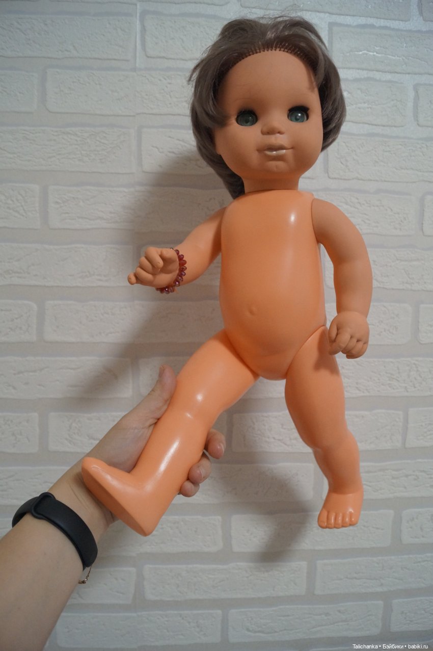 Четвёртая выписка января Паяю ножку ГДРчику и Алёше Ленигрушка Горьковским куколкам поправила волосы и сшила платьица