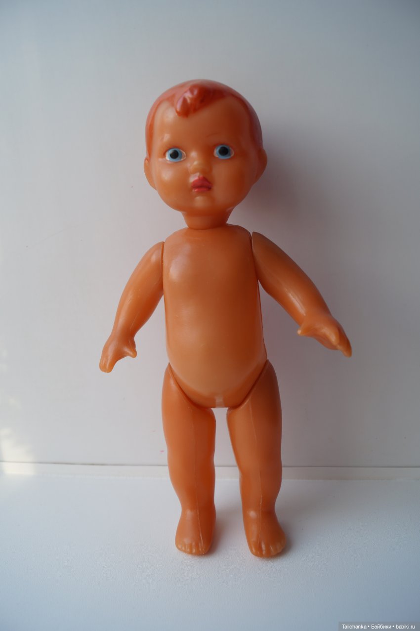 Четвёртая выписка января Паяю ножку ГДРчику и Алёше Ленигрушка Горьковским куколкам поправила волосы и сшила платьица