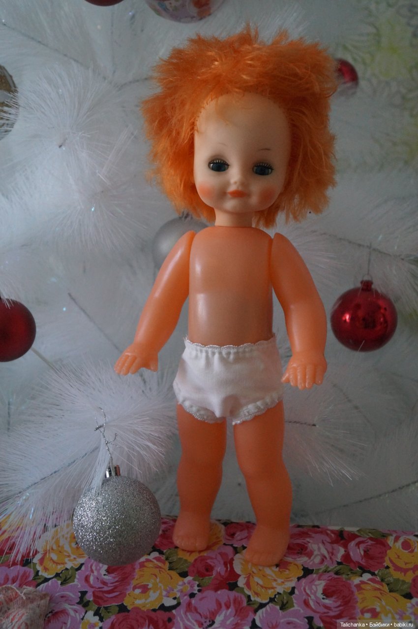 Четвёртая выписка января Паяю ножку ГДРчику и Алёше Ленигрушка Горьковским куколкам поправила волосы и сшила платьица