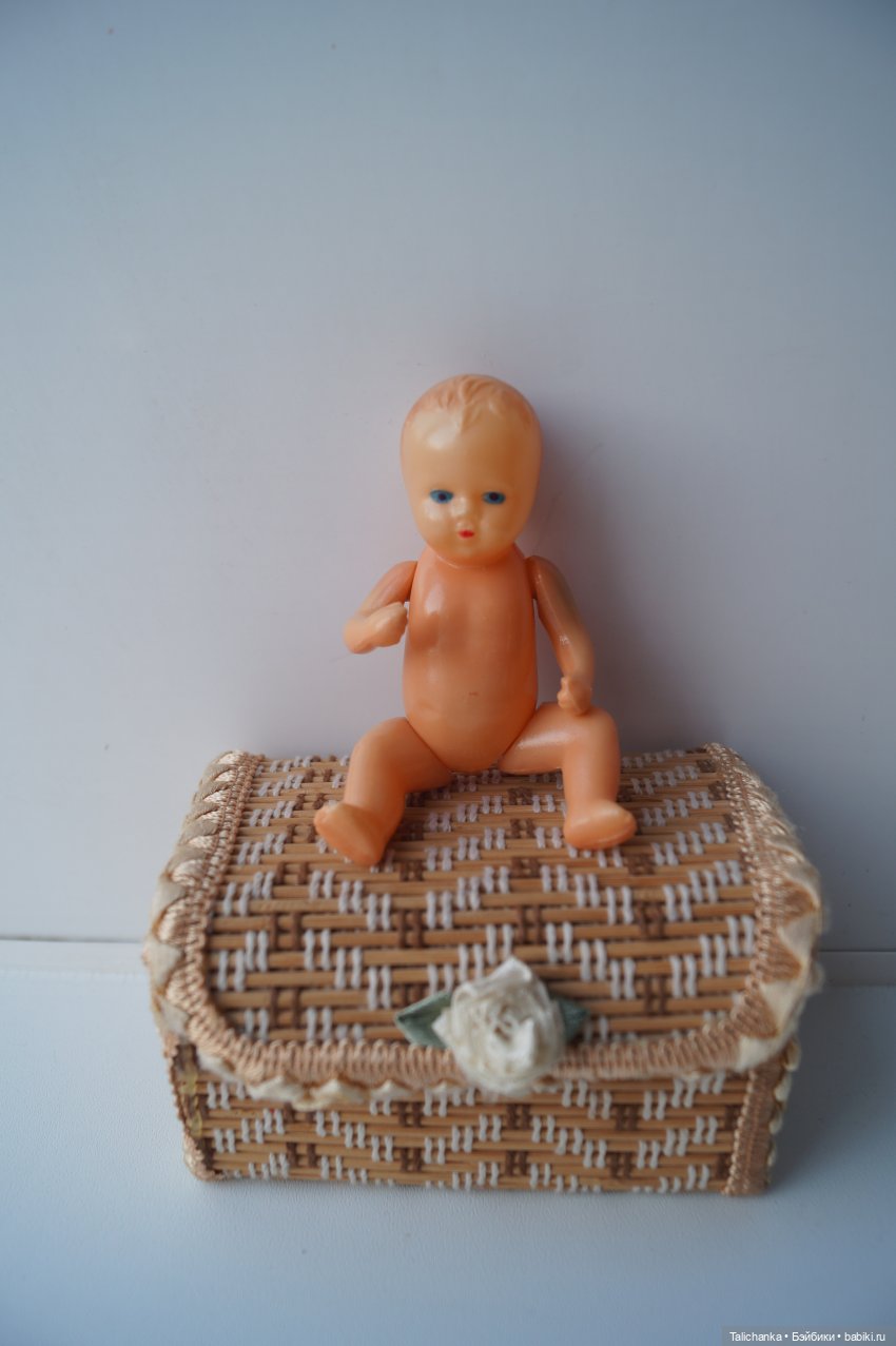 Четвёртая выписка января Паяю ножку ГДРчику и Алёше Ленигрушка Горьковским куколкам поправила волосы и сшила платьица