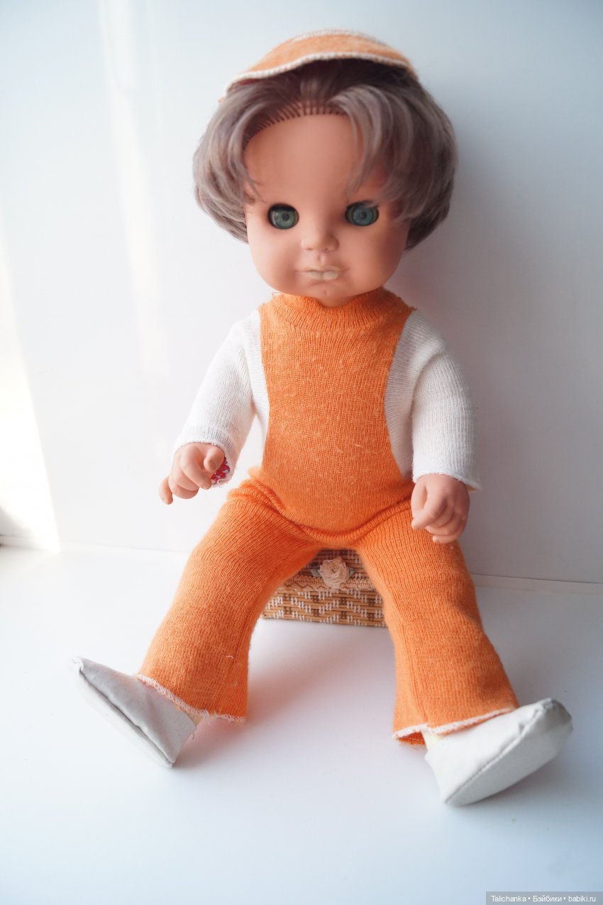 Четвёртая выписка января Паяю ножку ГДРчику и Алёше Ленигрушка Горьковским куколкам поправила волосы и сшила платьица