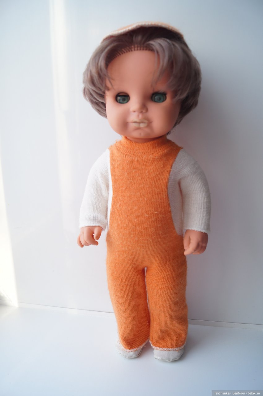 Четвёртая выписка января Паяю ножку ГДРчику и Алёше Ленигрушка Горьковским куколкам поправила волосы и сшила платьица