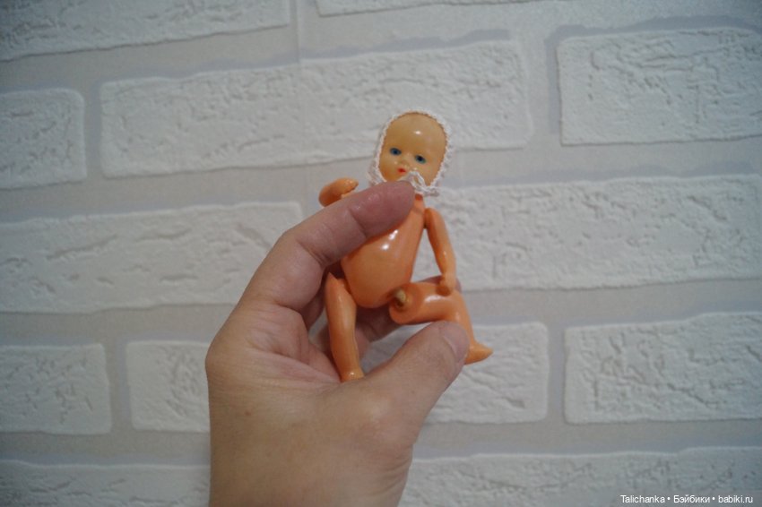 Четвёртая выписка января Паяю ножку ГДРчику и Алёше Ленигрушка Горьковским куколкам поправила волосы и сшила платьица