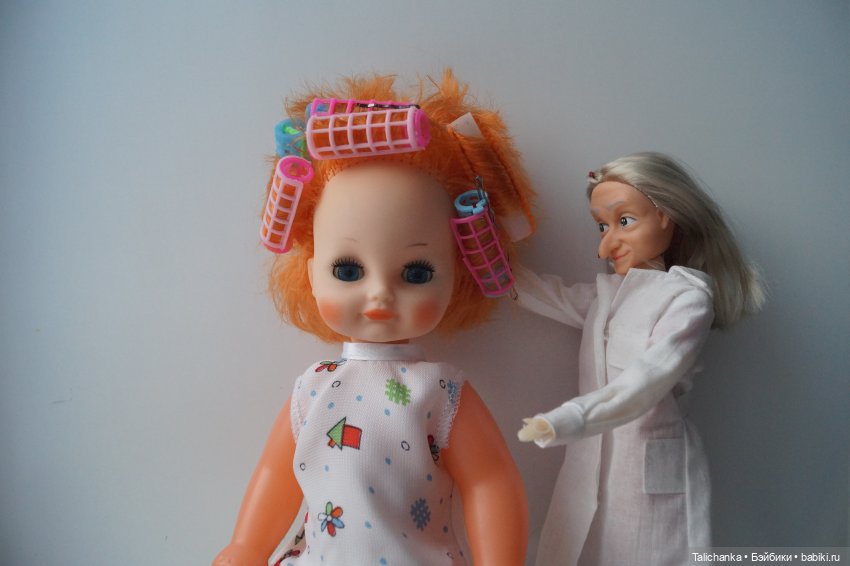 Четвёртая выписка января Паяю ножку ГДРчику и Алёше Ленигрушка Горьковским куколкам поправила волосы и сшила платьица