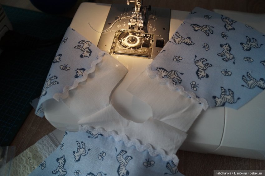 Четвёртая выписка января Паяю ножку ГДРчику и Алёше Ленигрушка Горьковским куколкам поправила волосы и сшила платьица