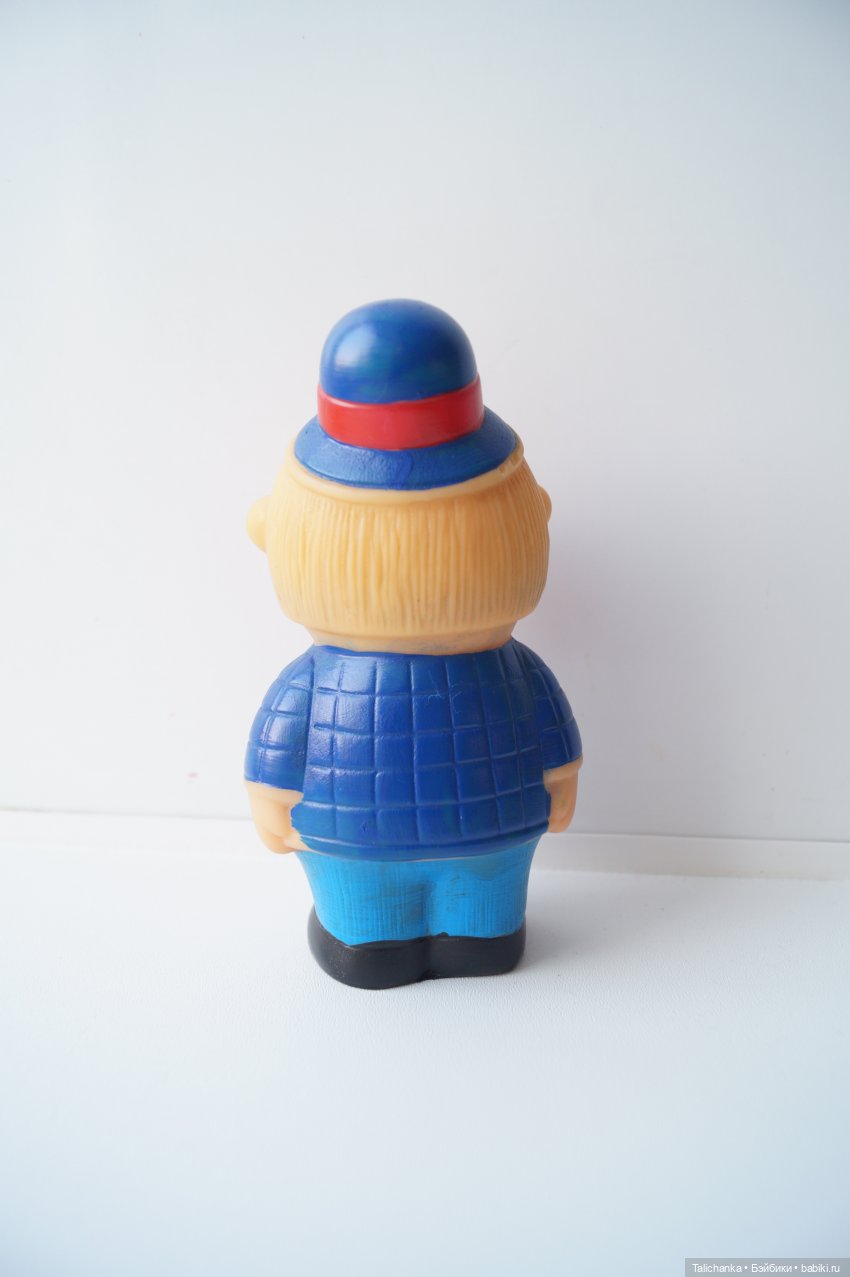 Четвёртая выписка января Паяю ножку ГДРчику и Алёше Ленигрушка Горьковским куколкам поправила волосы и сшила платьица