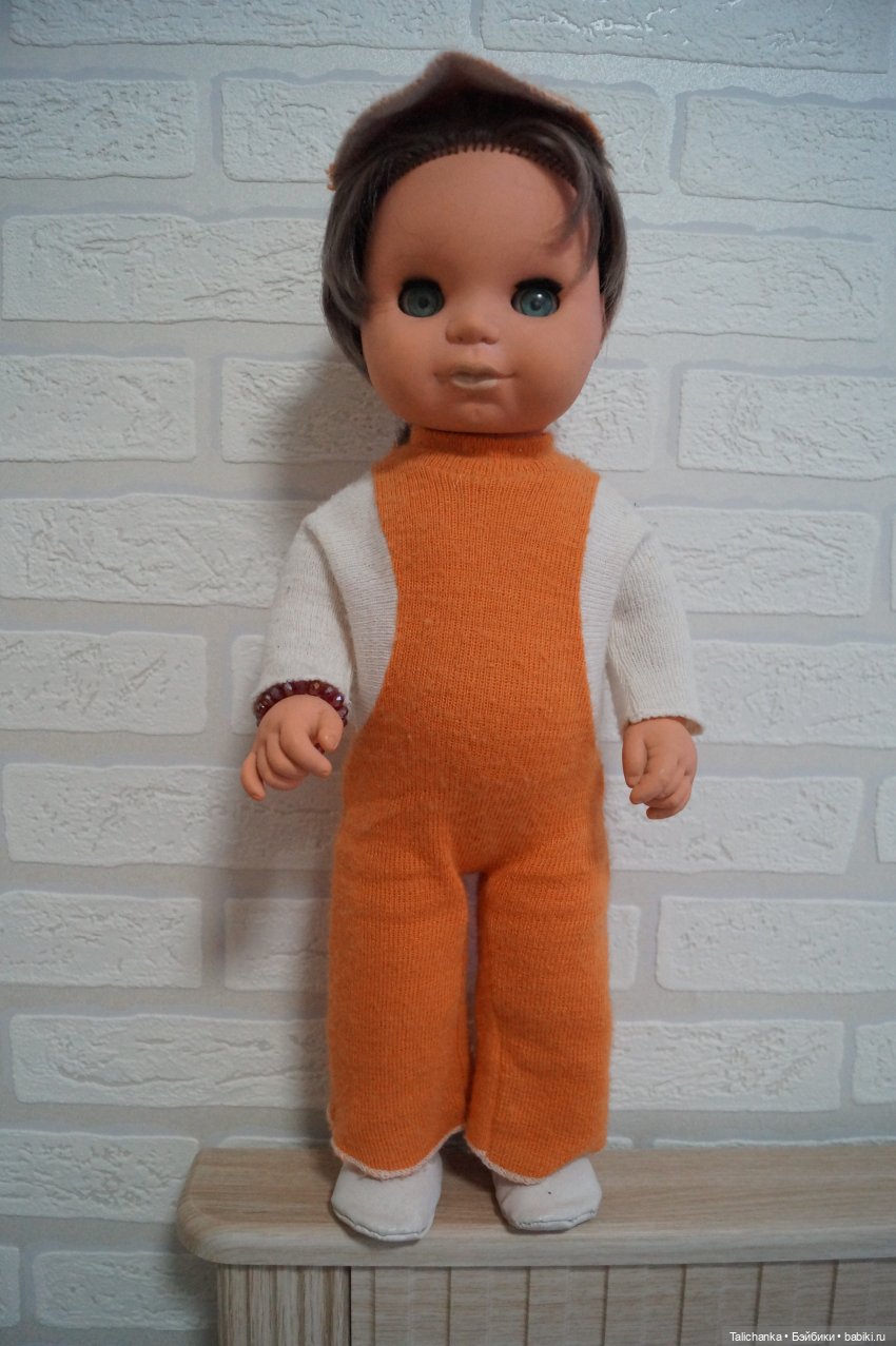 Четвёртая выписка января Паяю ножку ГДРчику и Алёше Ленигрушка Горьковским куколкам поправила волосы и сшила платьица