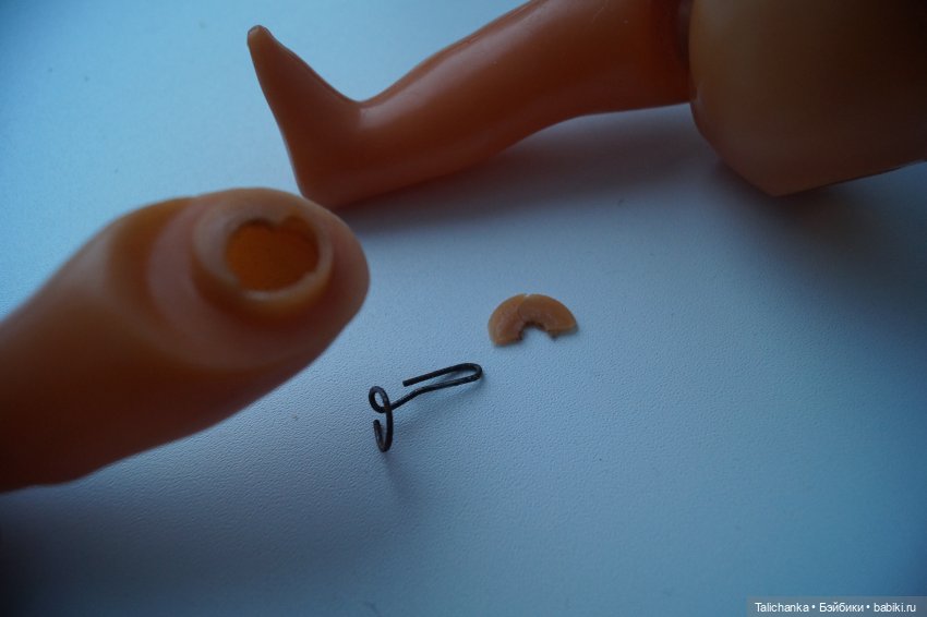 Четвёртая выписка января Паяю ножку ГДРчику и Алёше Ленигрушка Горьковским куколкам поправила волосы и сшила платьица