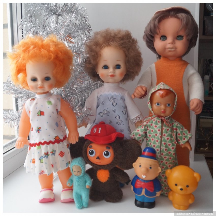 Четвёртая выписка января Паяю ножку ГДРчику и Алёше Ленигрушка Горьковским куколкам поправила волосы и сшила платьица