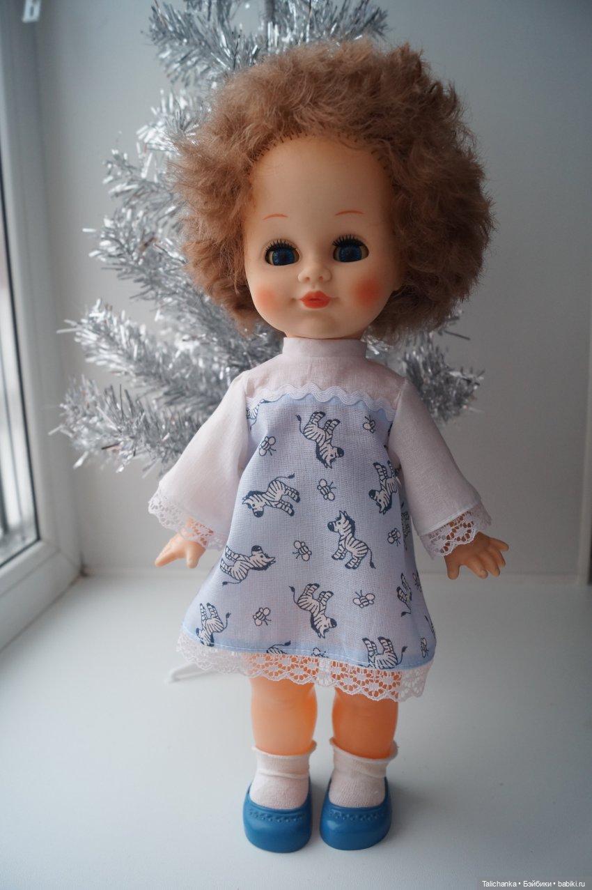 Четвёртая выписка января Паяю ножку ГДРчику и Алёше Ленигрушка Горьковским куколкам поправила волосы и сшила платьица