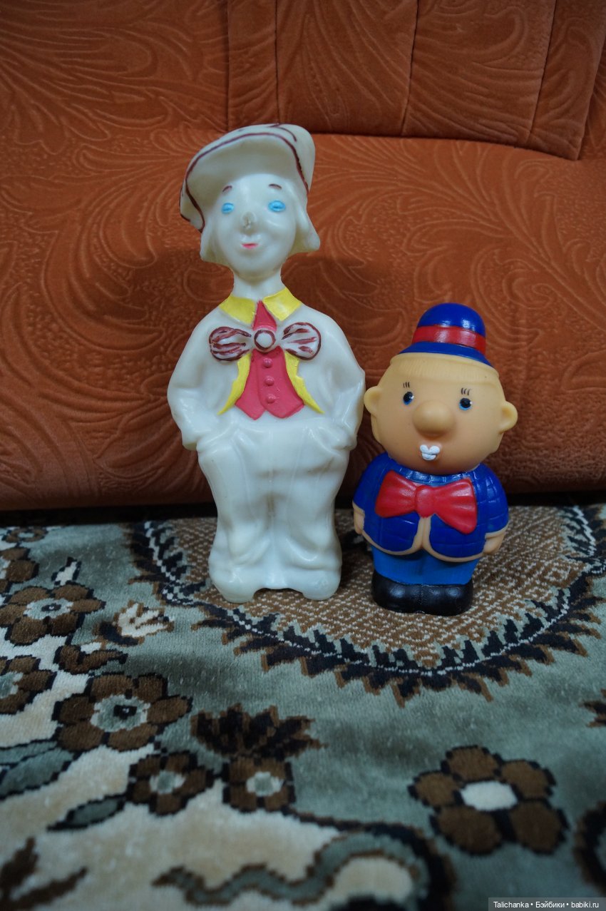 Четвёртая выписка января Паяю ножку ГДРчику и Алёше Ленигрушка Горьковским куколкам поправила волосы и сшила платьица