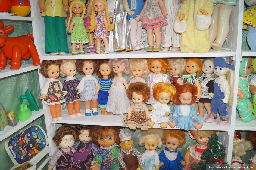 Четвёртая выписка января Паяю ножку ГДРчику и Алёше Ленигрушка Горьковским куколкам поправила волосы и сшила платьица