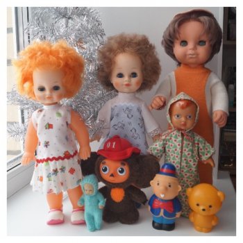 Четвёртая выписка января Паяю ножку ГДРчику и Алёше Ленигрушка Горьковским куколкам поправила волосы и сшила платьица Игрушки СССР обрели краски