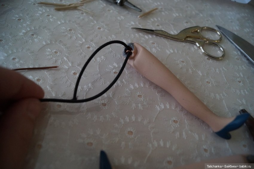 Вторая выписка марта Шурочка ф-ки Победа стала школьницей Снова в работе клей+сода: лечим шейку пупса Ремонт ножек