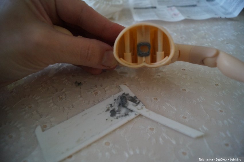 Вторая выписка марта Шурочка ф-ки Победа стала школьницей Снова в работе клей+сода: лечим шейку пупса Ремонт ножек