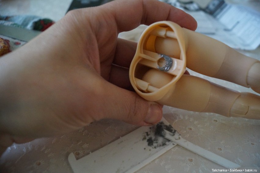 Вторая выписка марта Шурочка ф-ки Победа стала школьницей Снова в работе клей+сода: лечим шейку пупса Ремонт ножек