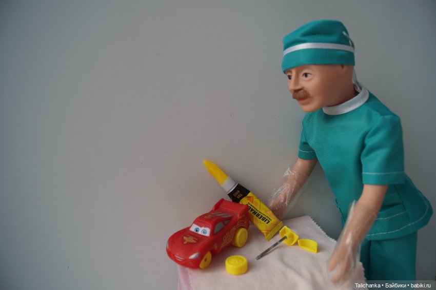 Третья выписка августа Полная прошивка пупсика Замена ткани на руках и ногах Ремонт колеса Молнии Маккуин Наводим красоту