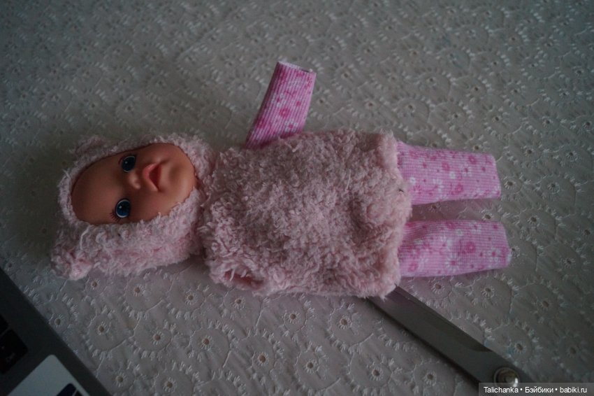 Третья выписка августа Полная прошивка пупсика Замена ткани на руках и ногах Ремонт колеса Молнии Маккуин Наводим красоту