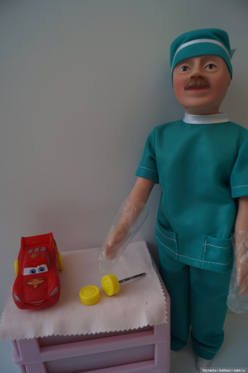 Третья выписка августа Полная прошивка пупсика Замена ткани на руках и ногах Ремонт колеса Молнии Маккуин Наводим красоту