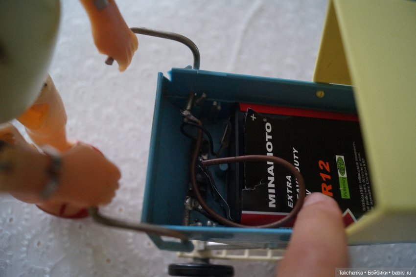 Третья выписка августа Полная прошивка пупсика Замена ткани на руках и ногах Ремонт колеса Молнии Маккуин Наводим красоту