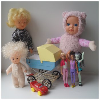 Третья выписка августа Полная прошивка пупсика Замена ткани на руках и ногах Ремонт колеса Молнии Маккуин Наводим красоту фигурок  Барби и МХ Марите снова гуляет с коляской