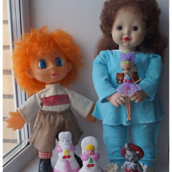 Первая выписка января. Большая мягкая куколка выздоровела и нарядилась. Антошка Кругозор поправился. Работаем с пенопластовыми игрушками