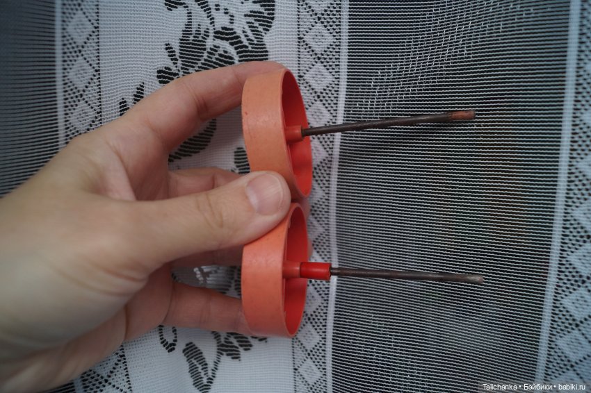 Первая выписка апреля. Реанимирую волосы Мериды. Как подклеить разрыв глазницы у пупса. Чиним деревянного Незнайку СССР.