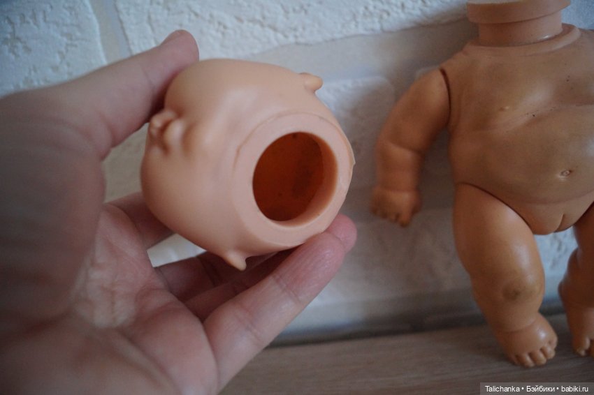 Первая выписка апреля. Реанимирую волосы Мериды. Как подклеить разрыв глазницы у пупса. Чиним деревянного Незнайку СССР.