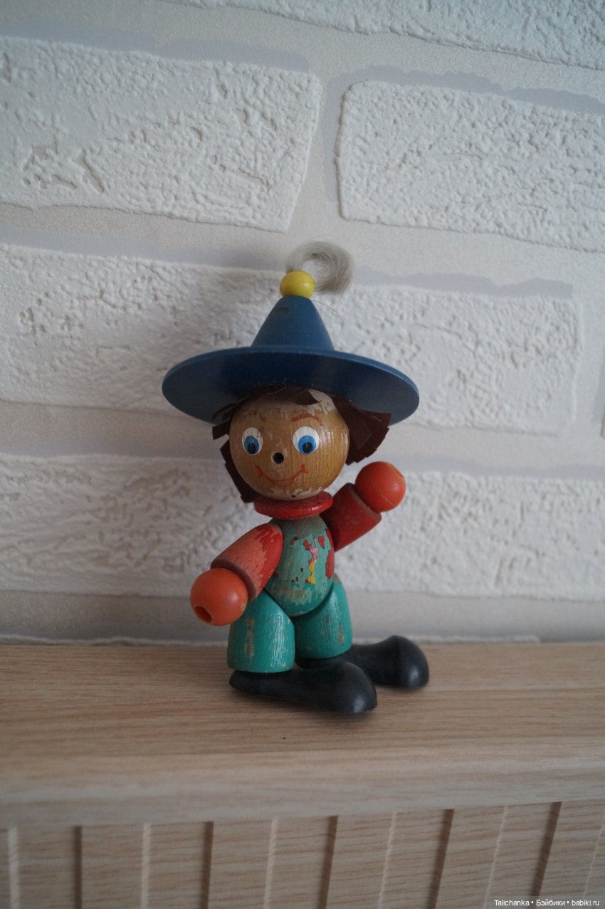 Первая выписка апреля. Реанимирую волосы Мериды. Как подклеить разрыв глазницы у пупса. Чиним деревянного Незнайку СССР.