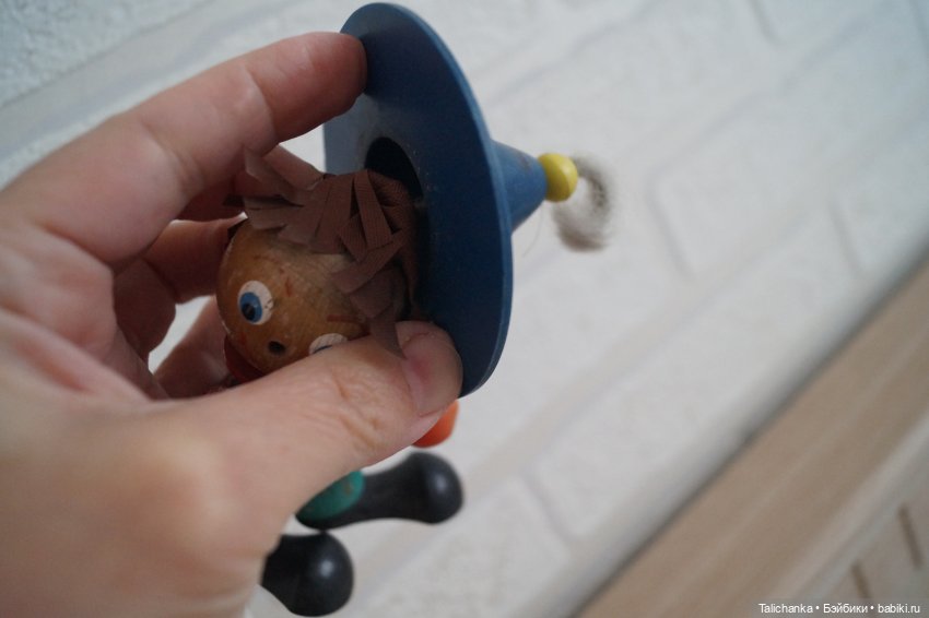 Первая выписка апреля. Реанимирую волосы Мериды. Как подклеить разрыв глазницы у пупса. Чиним деревянного Незнайку СССР.