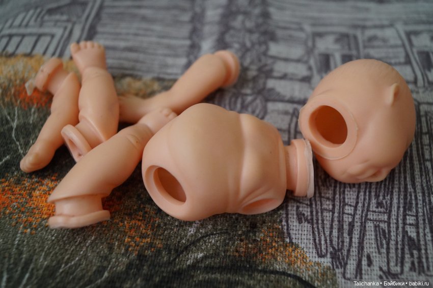 Первая выписка апреля. Реанимирую волосы Мериды. Как подклеить разрыв глазницы у пупса. Чиним деревянного Незнайку СССР.