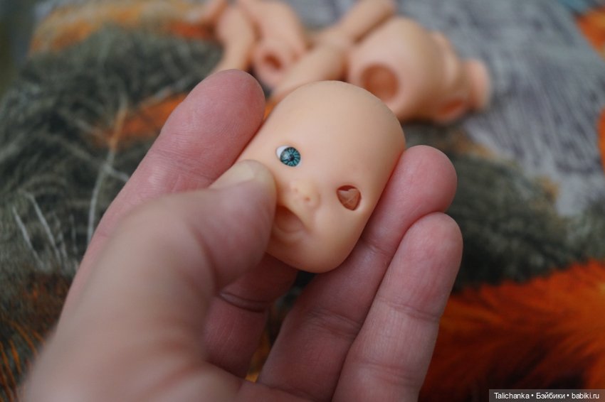 Первая выписка апреля. Реанимирую волосы Мериды. Как подклеить разрыв глазницы у пупса. Чиним деревянного Незнайку СССР.