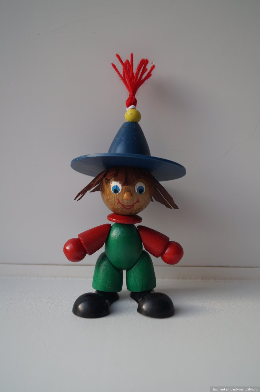 Первая выписка апреля. Реанимирую волосы Мериды. Как подклеить разрыв глазницы у пупса. Чиним деревянного Незнайку СССР.