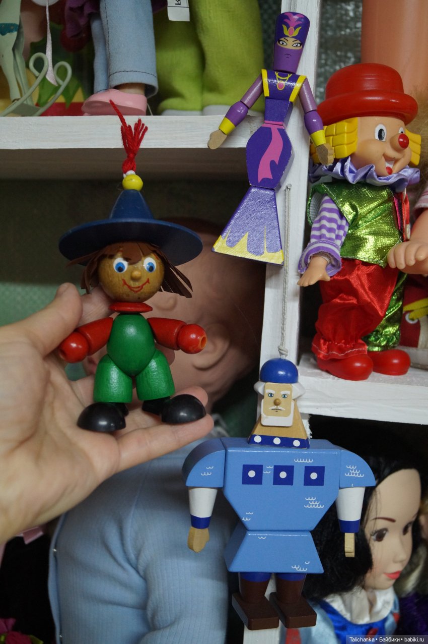 Первая выписка апреля. Реанимирую волосы Мериды. Как подклеить разрыв глазницы у пупса. Чиним деревянного Незнайку СССР.