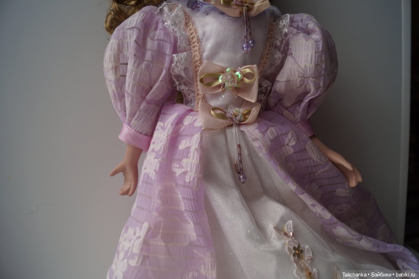 Вторая выписка апреля. Приводим в порядок фарфоровую куклу. Снова клеим разрыв шеи резинового пупса. Чистим и чиним