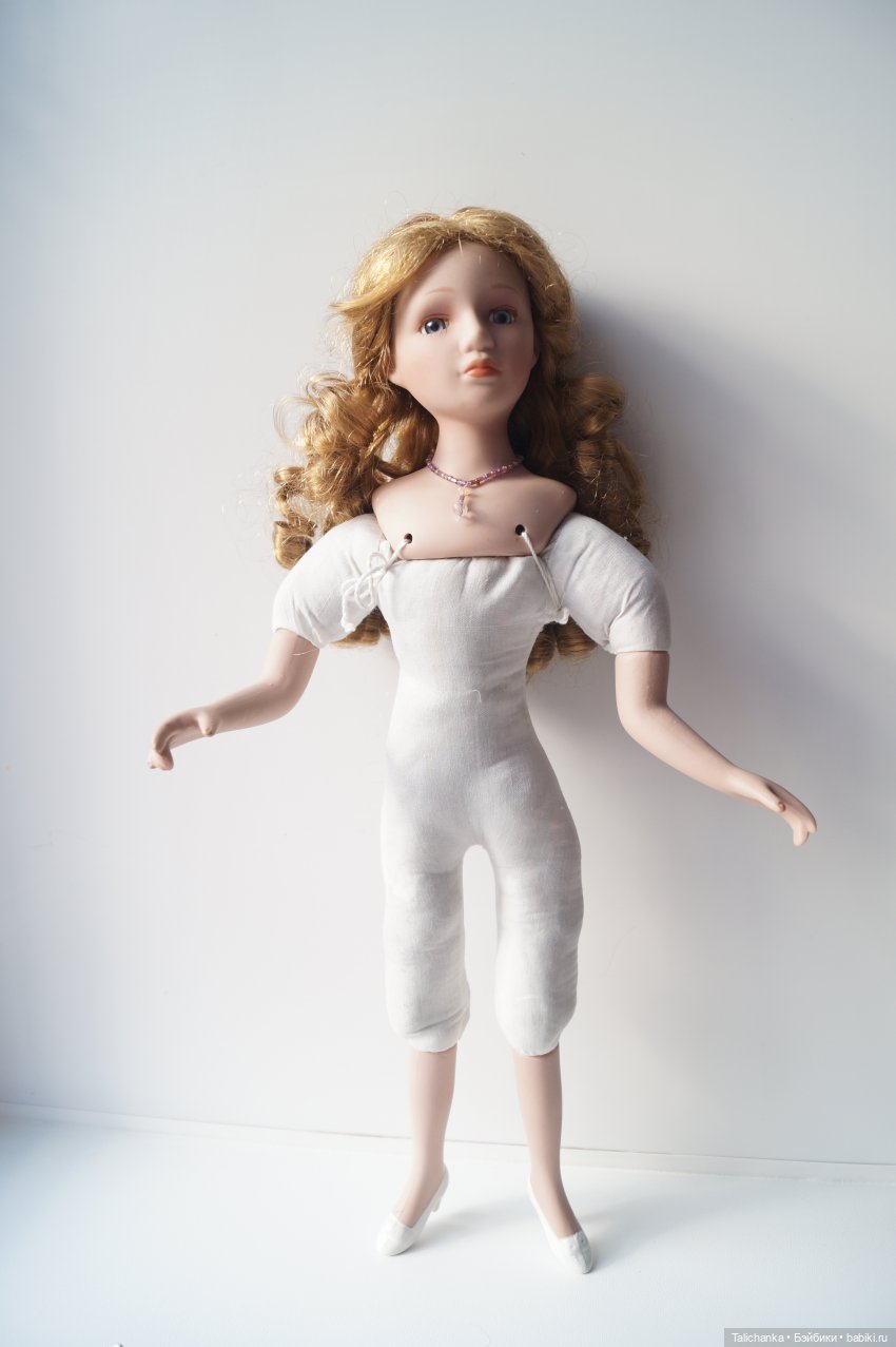 Вторая выписка апреля. Приводим в порядок фарфоровую куклу. Снова клеим разрыв шеи резинового пупса. Чистим и чиним