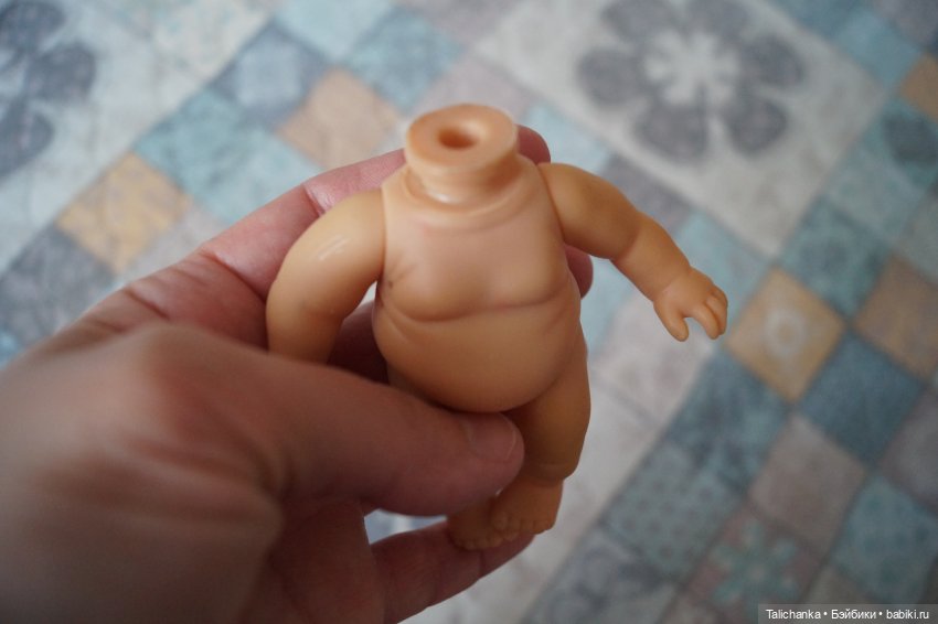 Вторая выписка апреля. Приводим в порядок фарфоровую куклу. Снова клеим разрыв шеи резинового пупса. Чистим и чиним