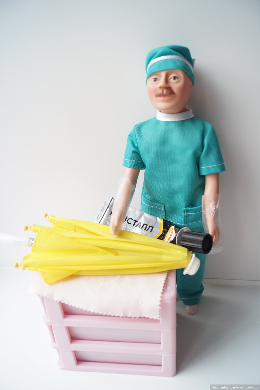 Вторая выписка апреля. Приводим в порядок фарфоровую куклу. Снова клеим разрыв шеи резинового пупса. Чистим и чиним