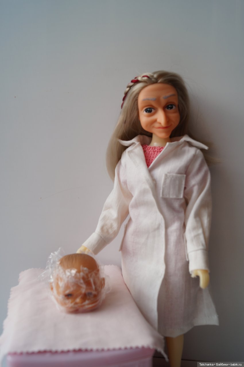 Вторая выписка апреля. Приводим в порядок фарфоровую куклу. Снова клеим разрыв шеи резинового пупса. Чистим и чиним