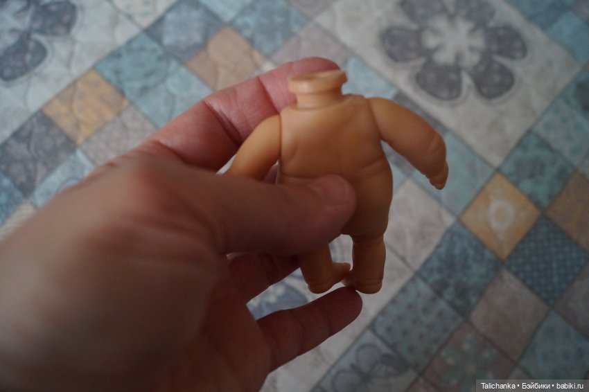 Вторая выписка апреля. Приводим в порядок фарфоровую куклу. Снова клеим разрыв шеи резинового пупса. Чистим и чиним