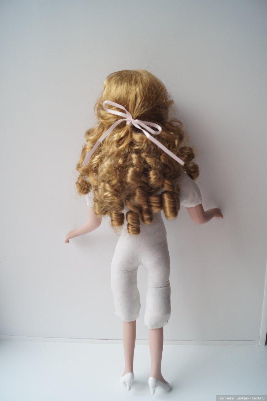 Вторая выписка апреля. Приводим в порядок фарфоровую куклу. Снова клеим разрыв шеи резинового пупса. Чистим и чиним